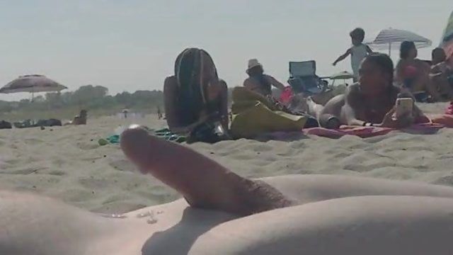 Dick flashing beach