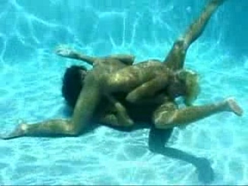 Valentine reccomend lesbians scissoring underwater