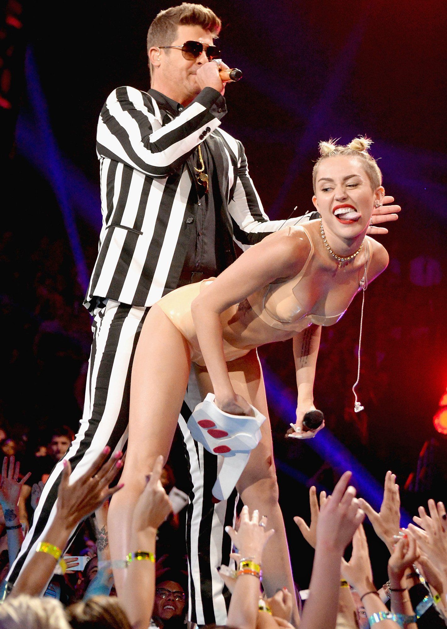 Gucci recomended Miley cyrus naked picture with her dad