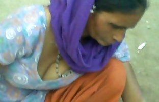 Navigator reccomend indian downblouse cleavage