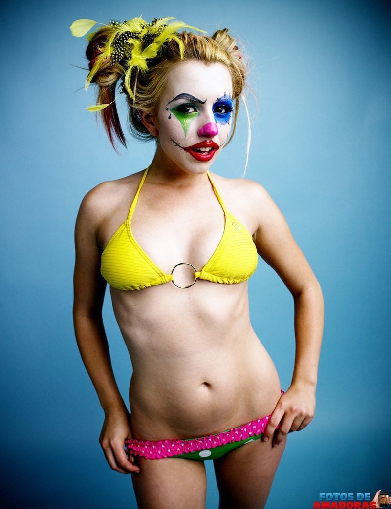 Captain J. reccomend Clown in bikini