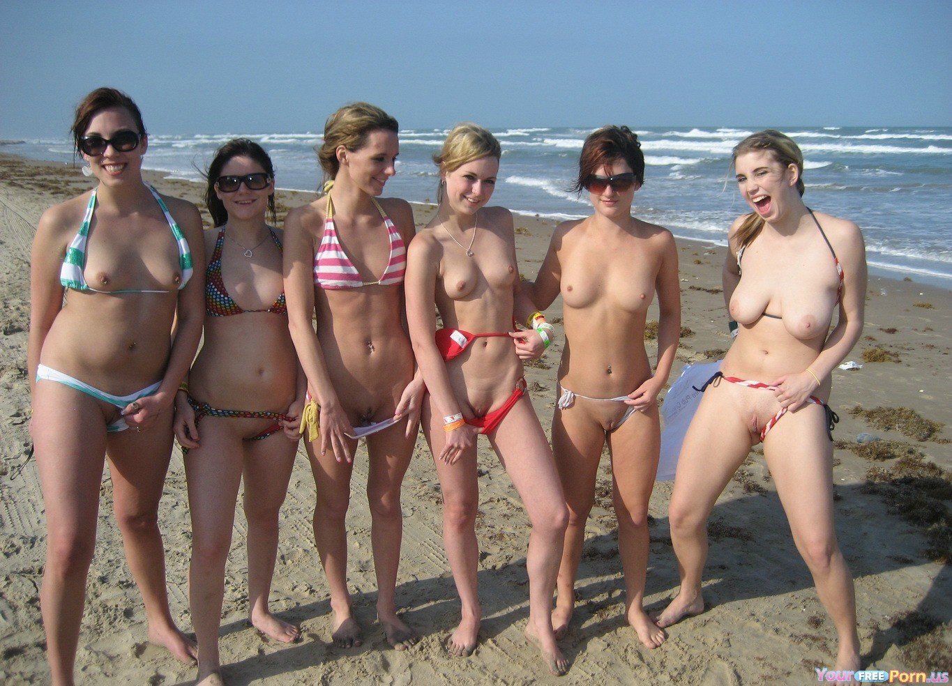 Teen bikini girl screwed on beach